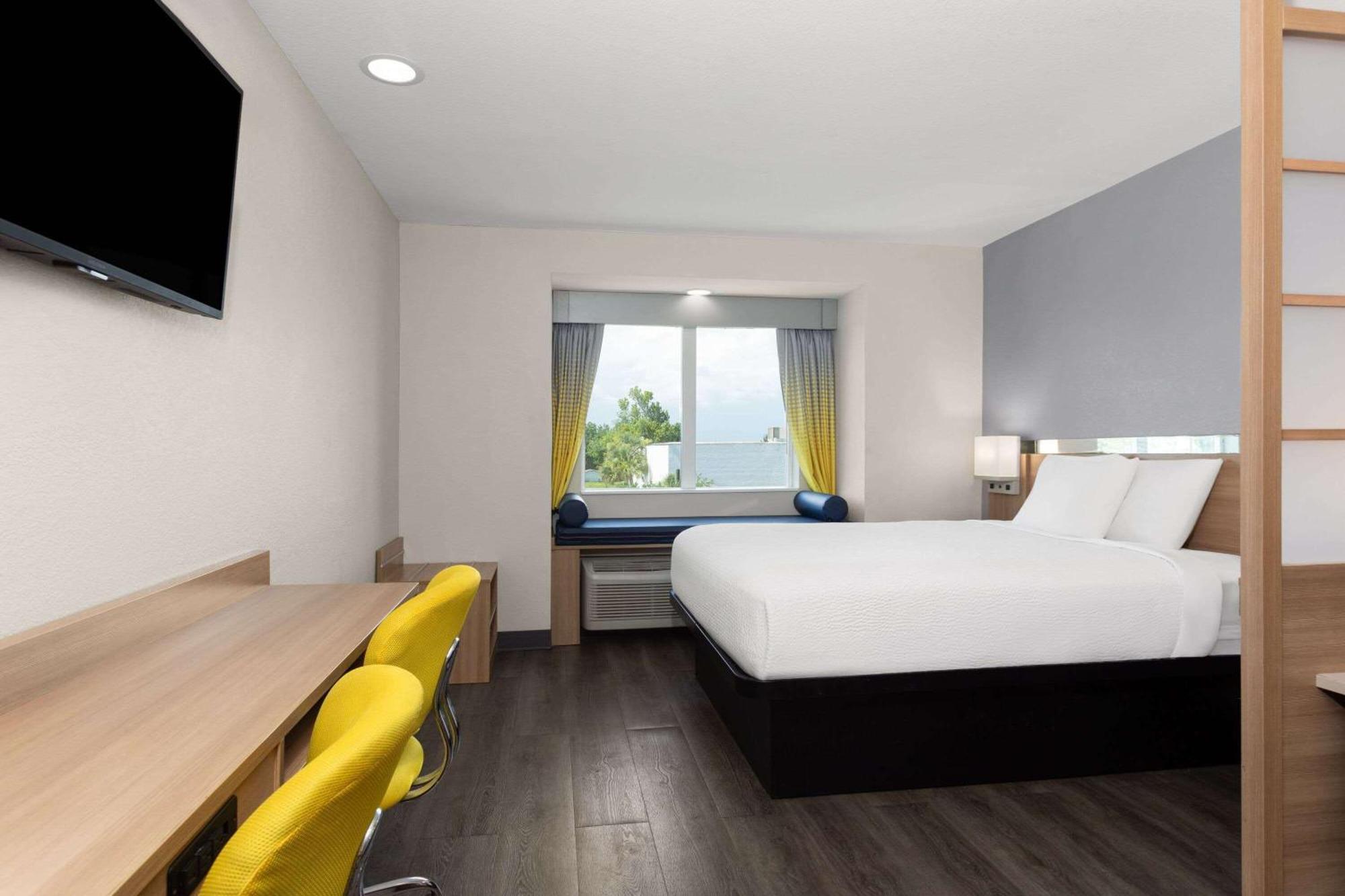 Microtel Inn & Suites By Wyndham Panama City Bagian luar foto