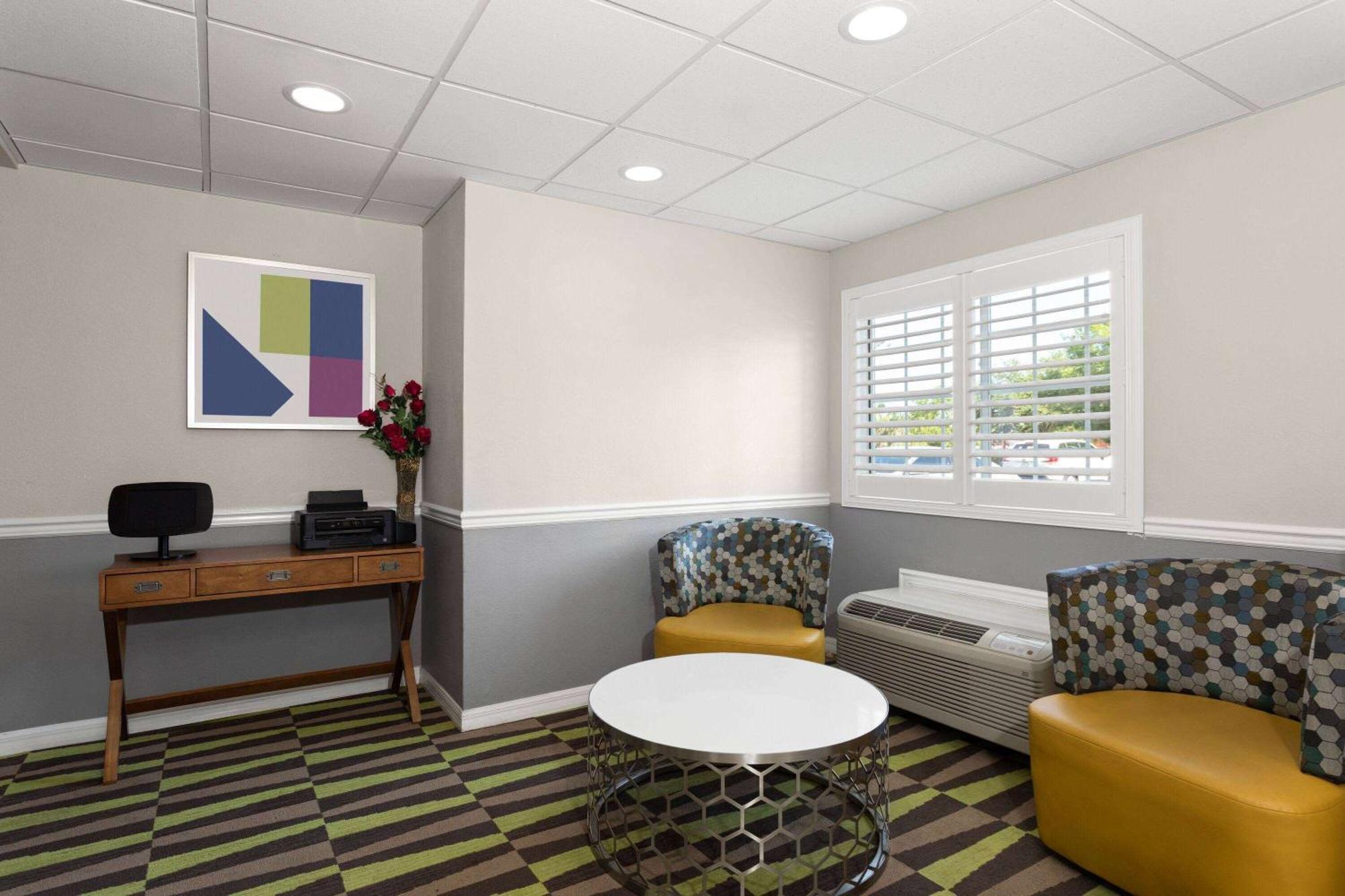 Microtel Inn & Suites By Wyndham Panama City Bagian luar foto
