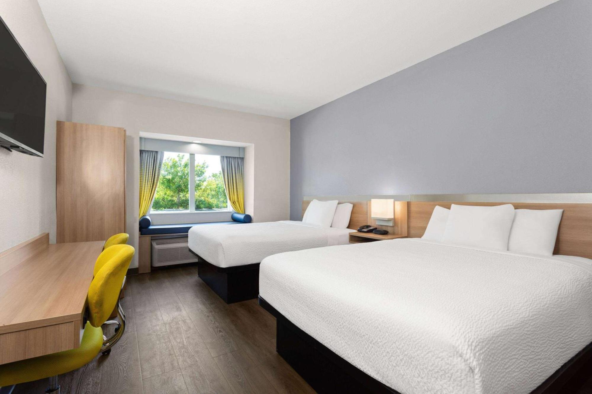 Microtel Inn & Suites By Wyndham Panama City Bagian luar foto