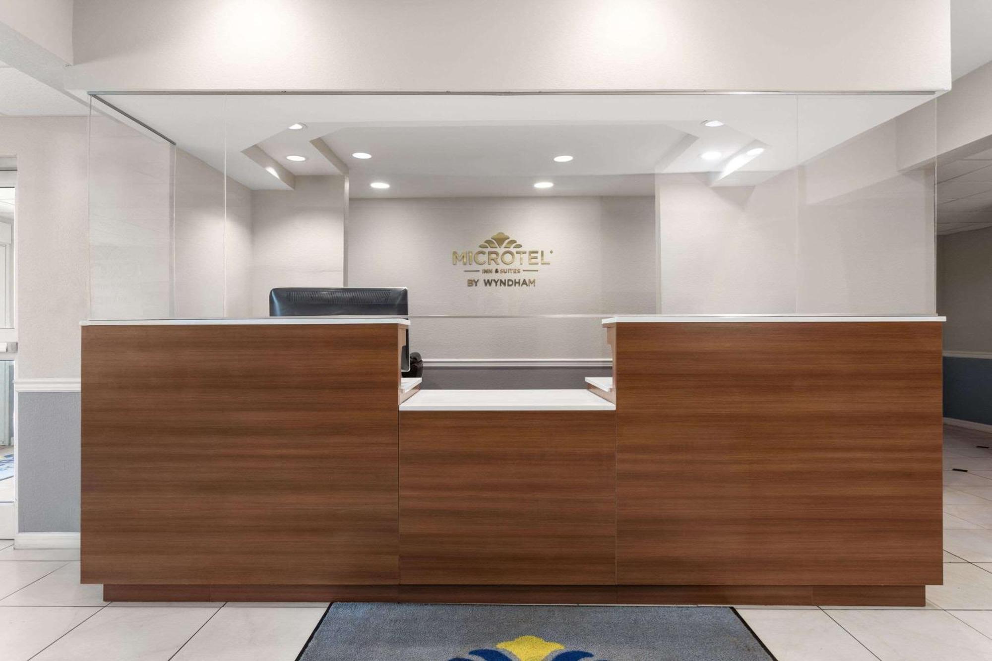 Microtel Inn & Suites By Wyndham Panama City Bagian luar foto