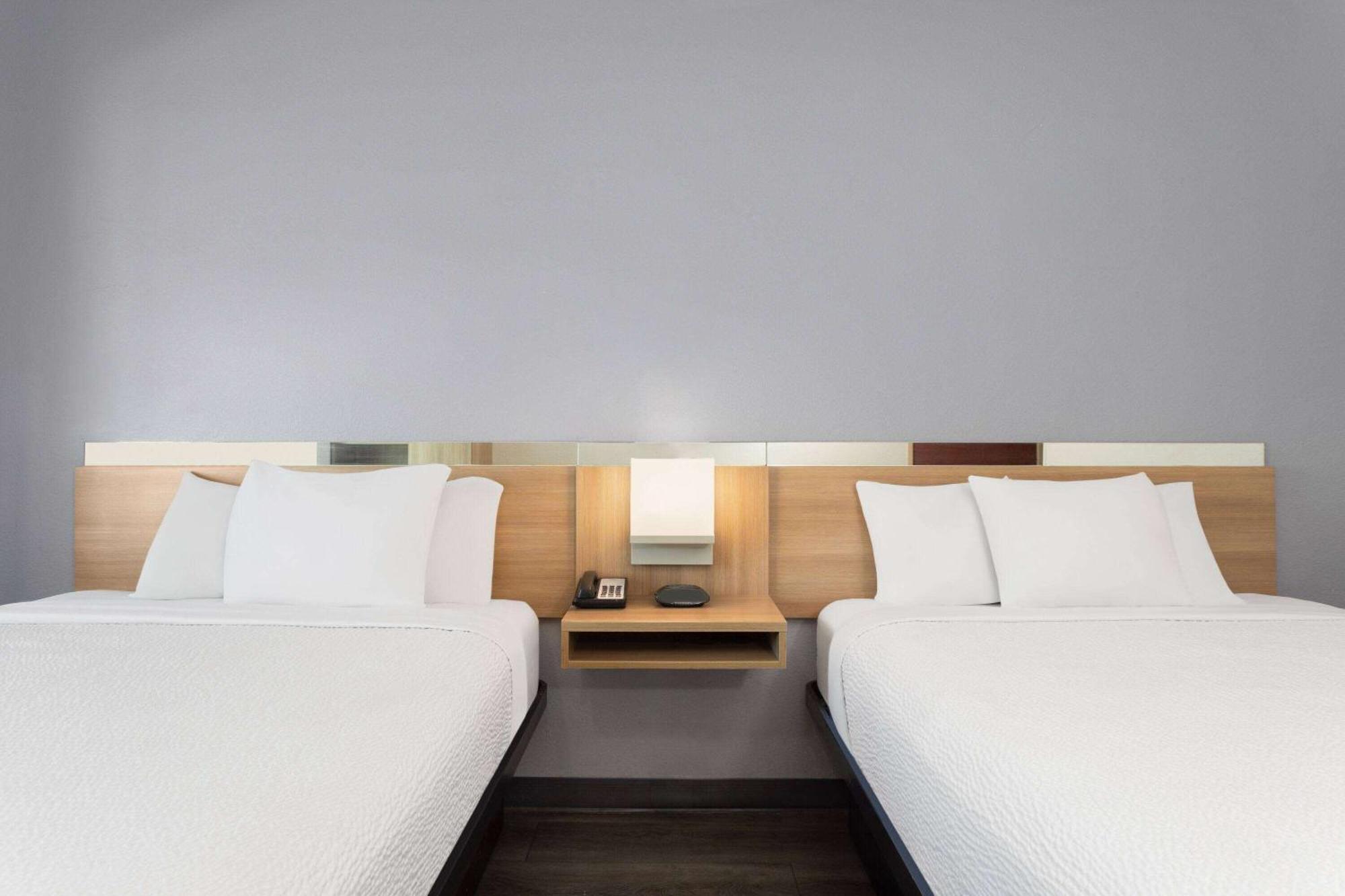 Microtel Inn & Suites By Wyndham Panama City Bagian luar foto