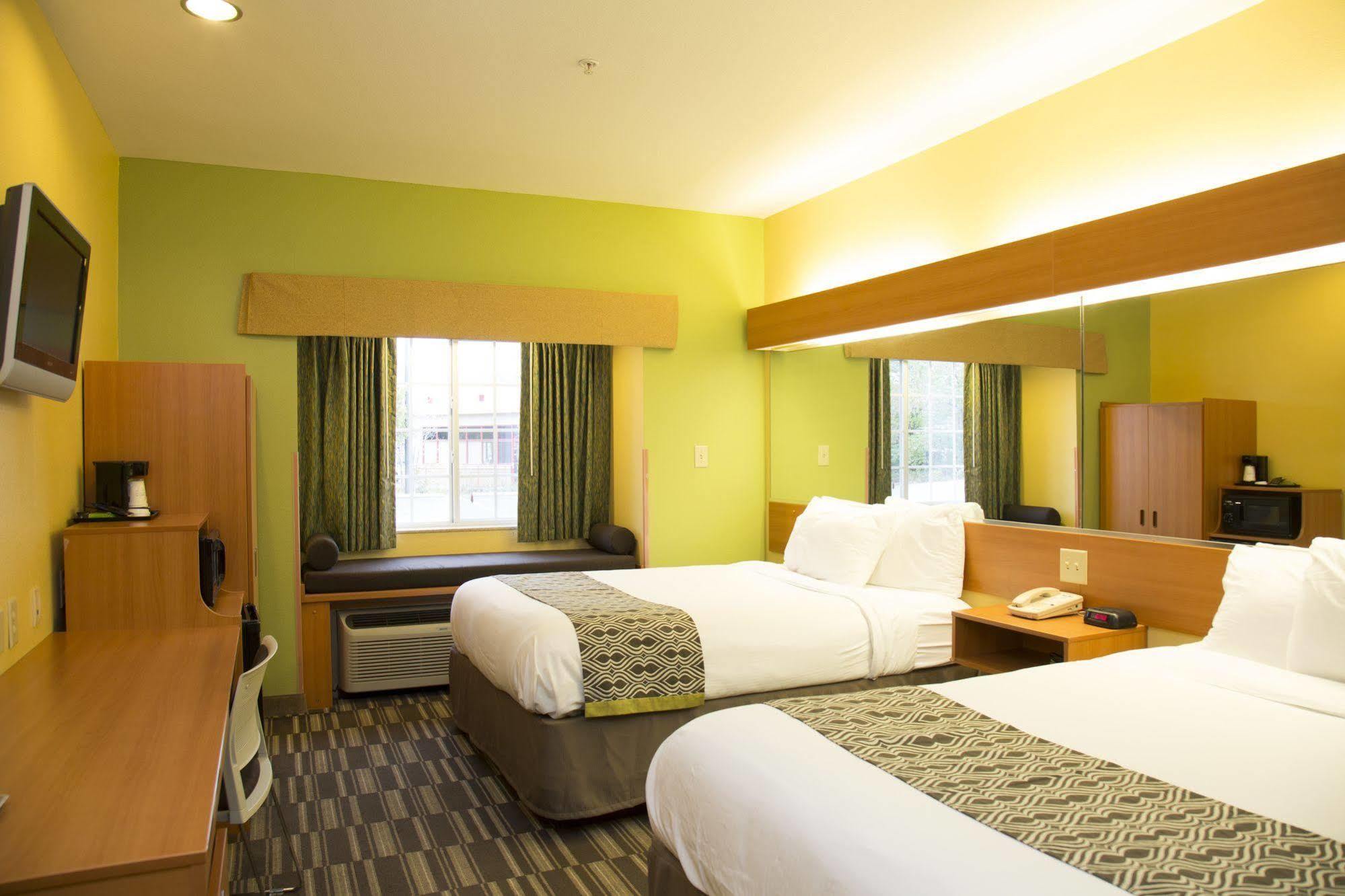 Microtel Inn & Suites By Wyndham Panama City Bagian luar foto